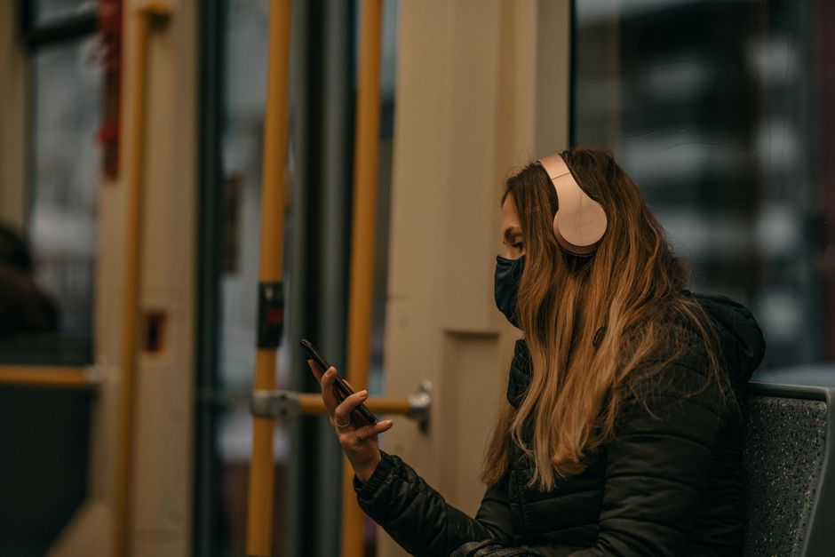 Bose QC vs Sony WH-1000XM: The Only Long Flight Decision That Matters