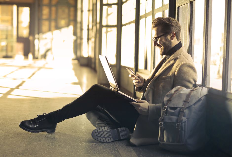 Digital Nomad Mobile Workspace Setup: Digital Nomad Desk Setup That Packs Into a Carry-On