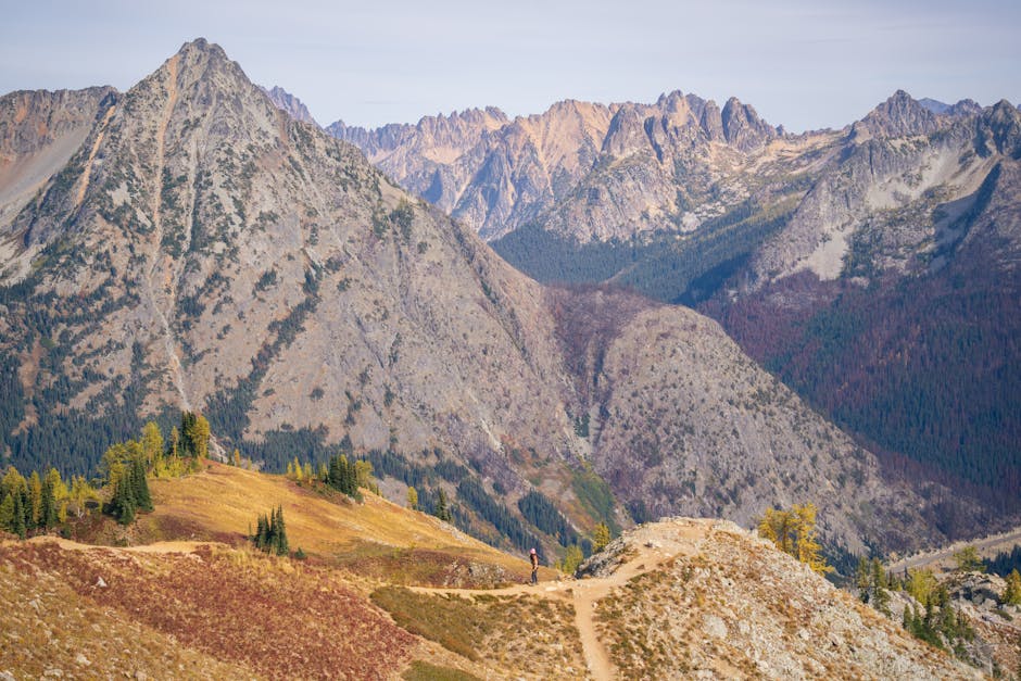 Experience the serenity of fall in the Washington mountains with breathtaking views.